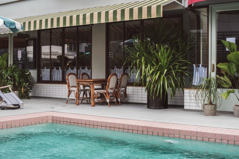 Tips para elegir un buen toldo para la terraza y evitar golpes de calor